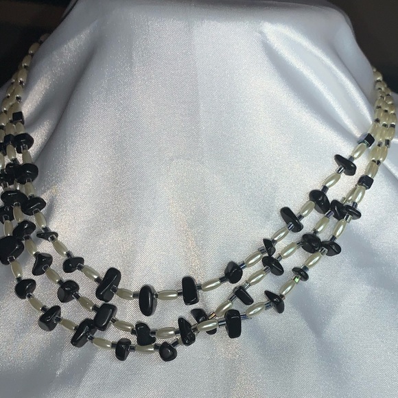 3 strands onyx and rice pearls necklace. - Picture 11 of 15